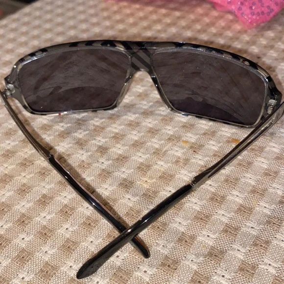 Burberry sunglasses - Picture 1 of 6